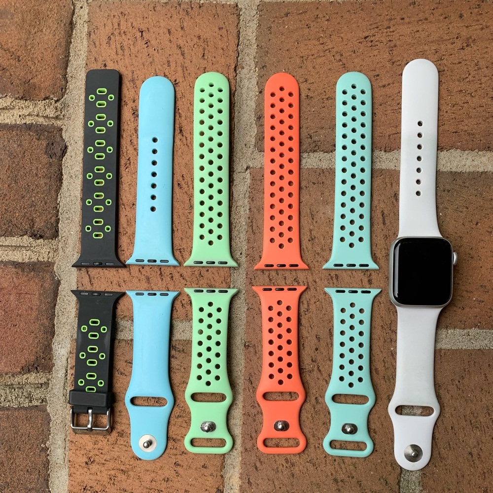 Apple Watch Series 5 40mm White w/ 5 extra bands